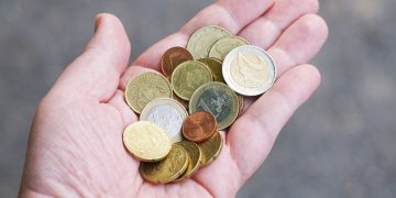 Cebinden çıkan bozuk parayı ev fiyatına sattı