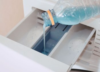 Yarım bardağı çamaşır makinesinin çekmecesine dökün farkı hemen görün